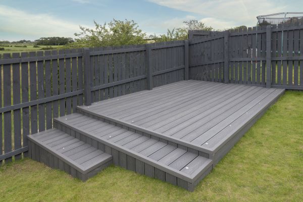 Vinyl Deck Construction in Medina